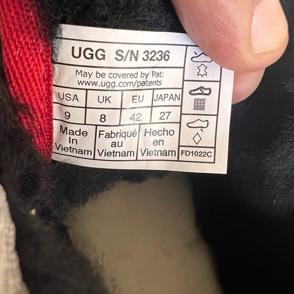 NWOT Ugg Neumel Lined Men’s Suede Boots Mashup Black Red Size 9 MSRP $150 - Picture 8 of 9